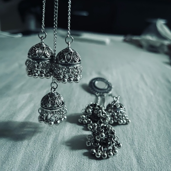 Oxidized Jhumka-style earrings - Picture 4 of 5